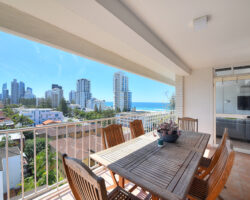 30 5 Queensland Avenue Broadbeach SOLD