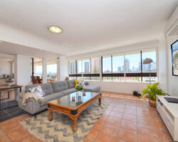 30 5 Queensland Avenue Broadbeach SOLD