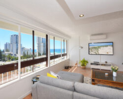 30 5 Queensland Avenue Broadbeach SOLD