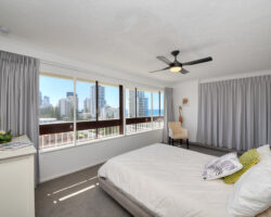 30 5 Queensland Avenue Broadbeach SOLD