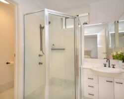 30 5 Queensland Avenue Broadbeach SOLD