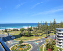 30 5 Queensland Avenue Broadbeach SOLD