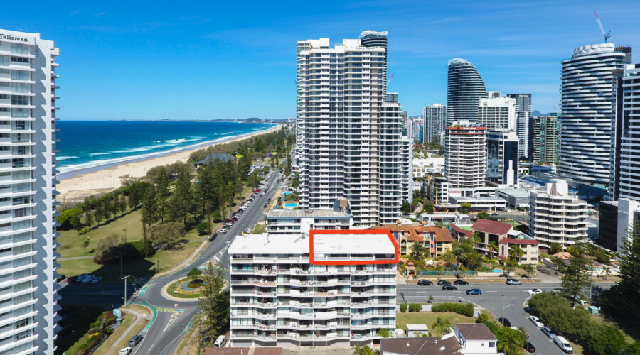 30 5 Queensland Avenue Broadbeach SOLD